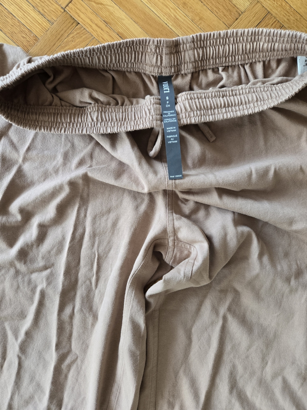 Brand New Never Been Worn Vuori Wide Leg Lounge Pants in Taupe - Picture 4 of 4